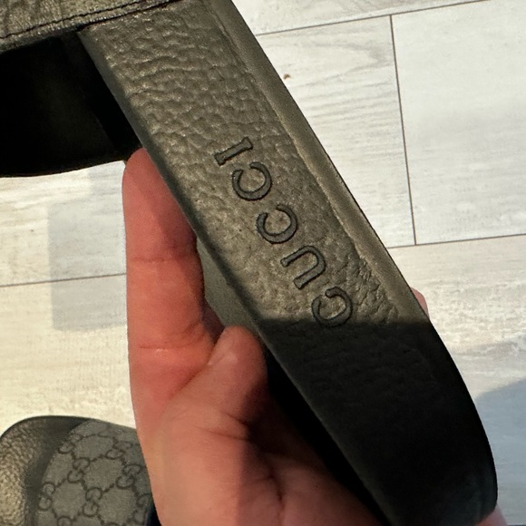 COPY - BNIB size 8 mens Gucci flip flops - Picture 2 of 7